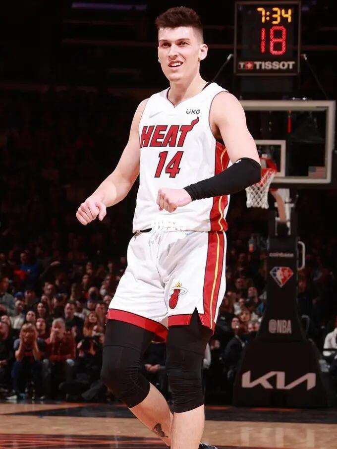 还借助海外 还借助海外